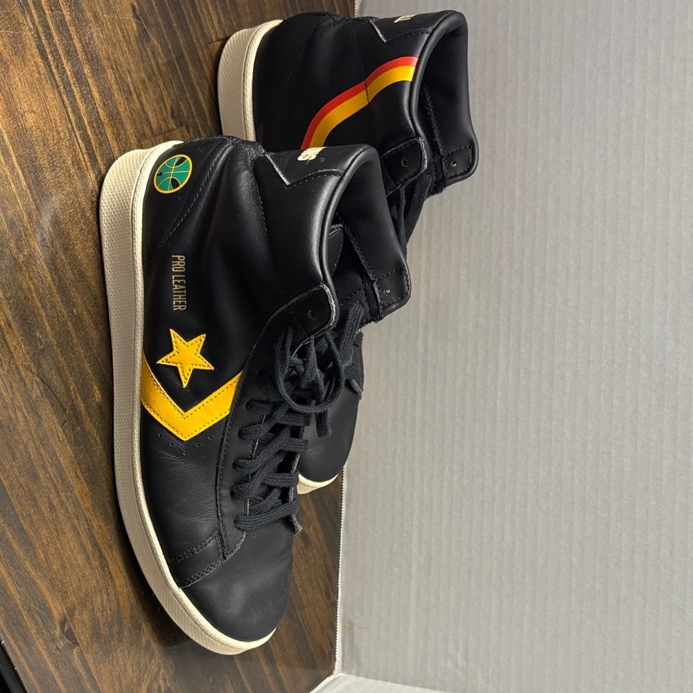 Converse Pro Leather High Tops Roswell Rayguns. Sz. 10.5
